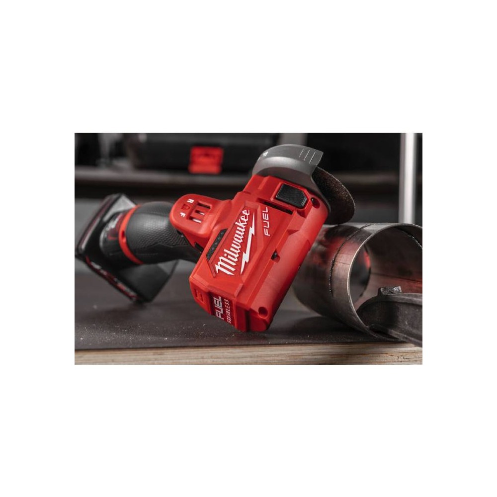 Mini multi-material cut-off machine 76mm M12 + 2 Batt. Milwaukee M12FCOT-422X 1Kg