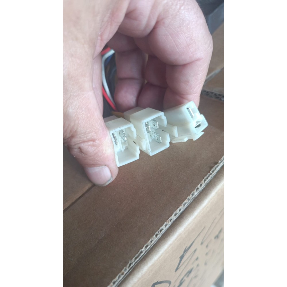 Regolatore Di Tensione Alternatori 7kw 3f A 7 Fili AVR AVR5KWT/7
