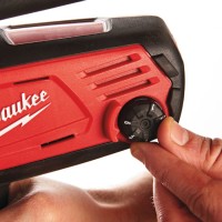 Pistola per Silicone con Portacartuccia M18 +1 Batt. 2Ah +Caric. Milwaukee C18 PCG/310C-201B 310mm
