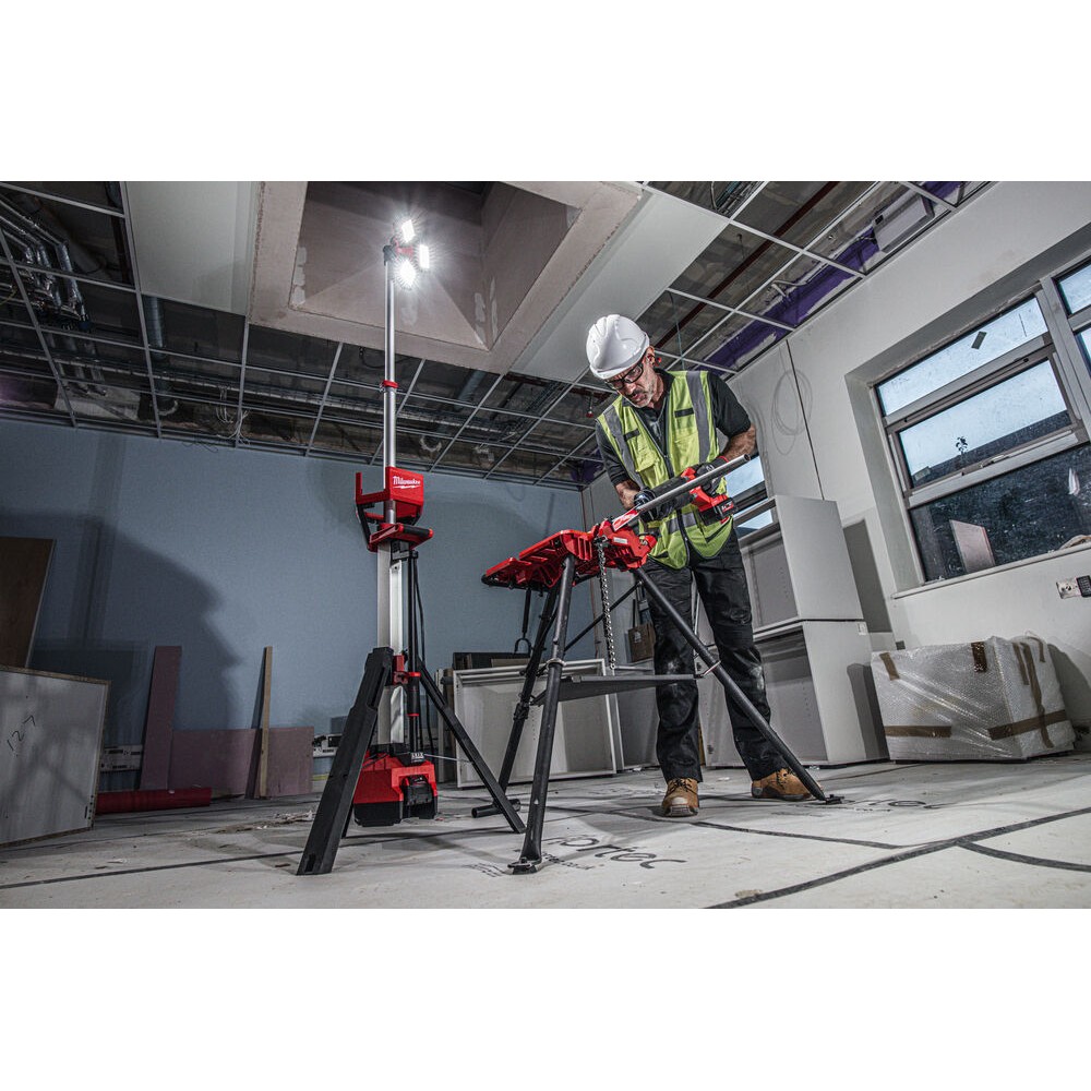 M18™ 6,000 LUMEN BATT/CORRENT MULTIDIRECTIONAL LED LIGHTS TOWER WITH TRIPLE Milwaukee M18 HOSALC-0